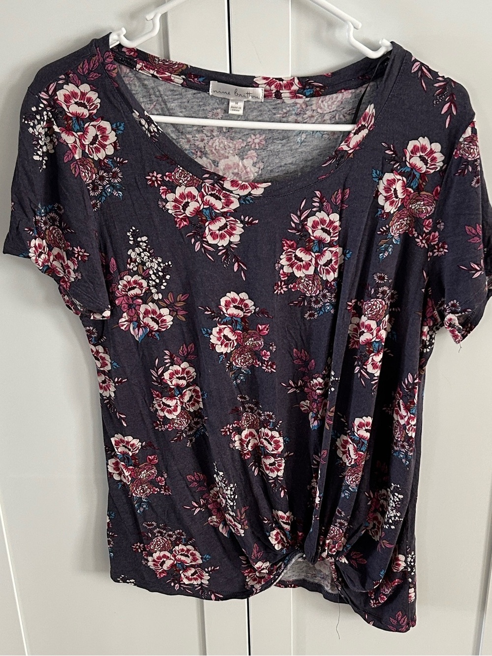 Nine Britton Short Sleeve Twist-Front Top with Pink Floral Stitch Fix Size M